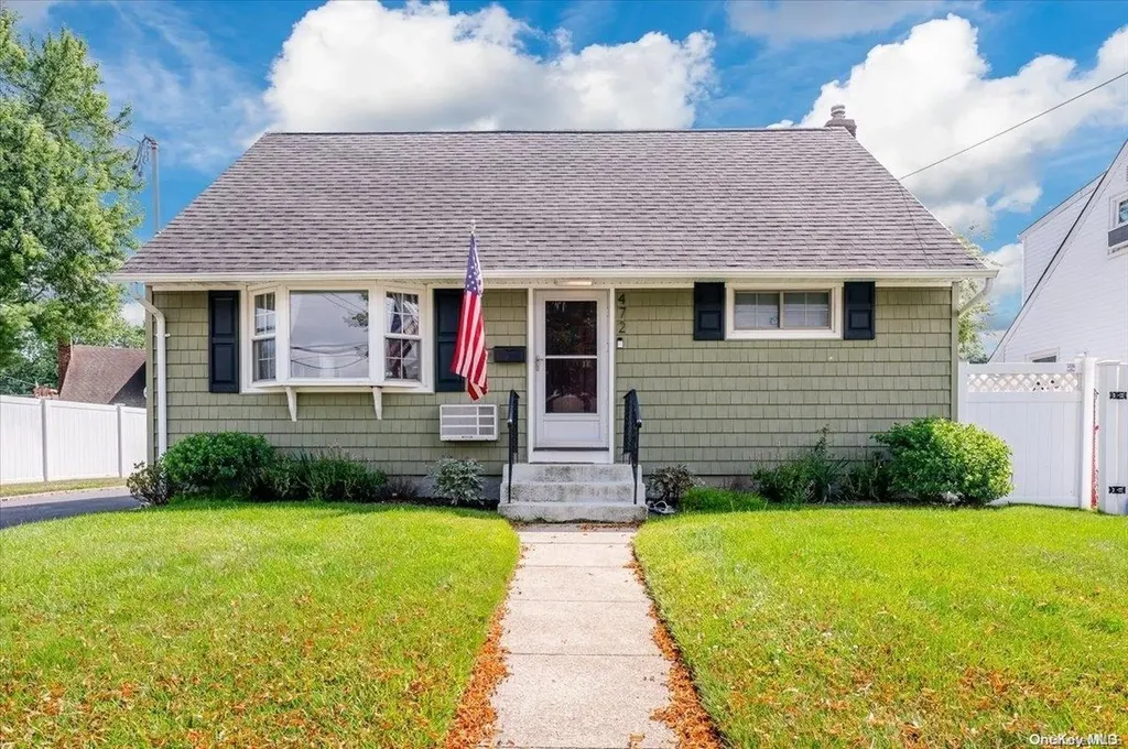 472 Ayers Place Oceanside NY 11572