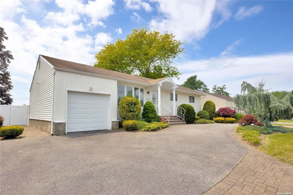 148 Haypath Road Old Bethpage NY 11804