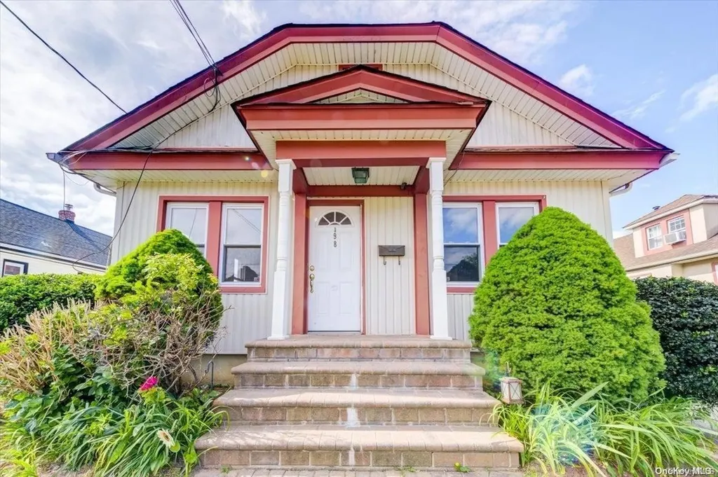 98 E Dean Street Freeport NY 11520