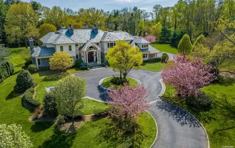 118 I.u. Willets Road Old Westbury NY 11568