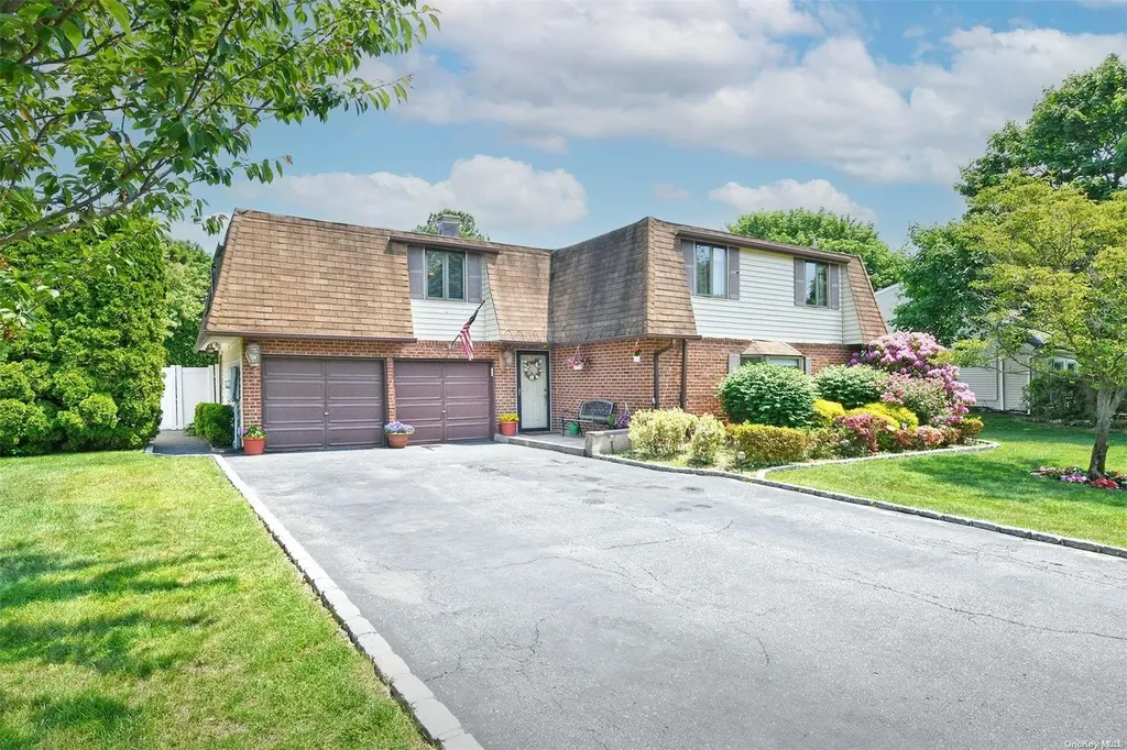 19 White Pine Way Medford NY 11763