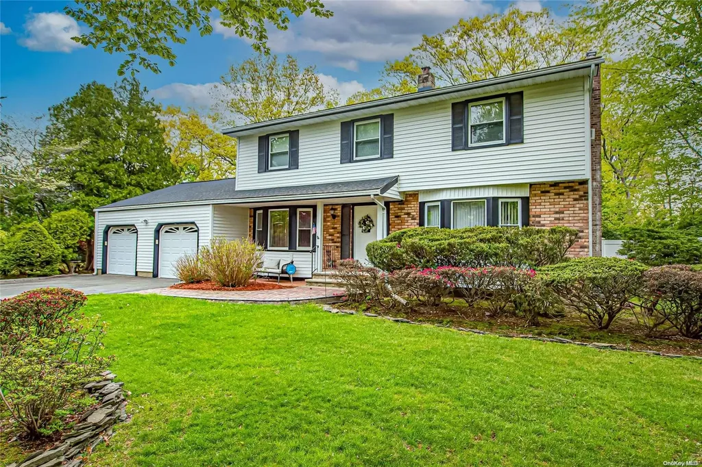 3 Penguin Lane Commack NY 11725