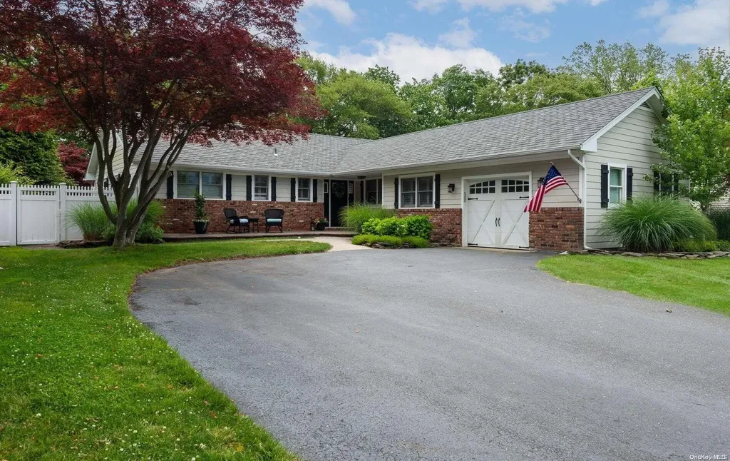 197 Connetquot Road Oakdale NY 11769
