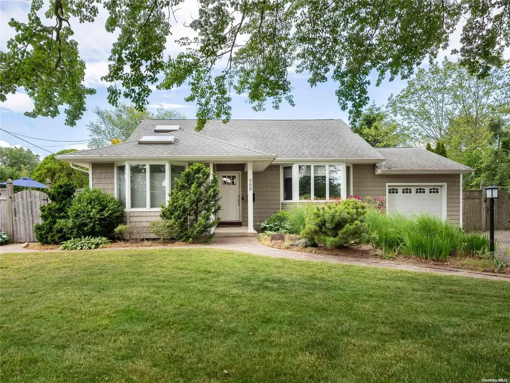 988 Aberdeen Road Bay Shore NY 11706