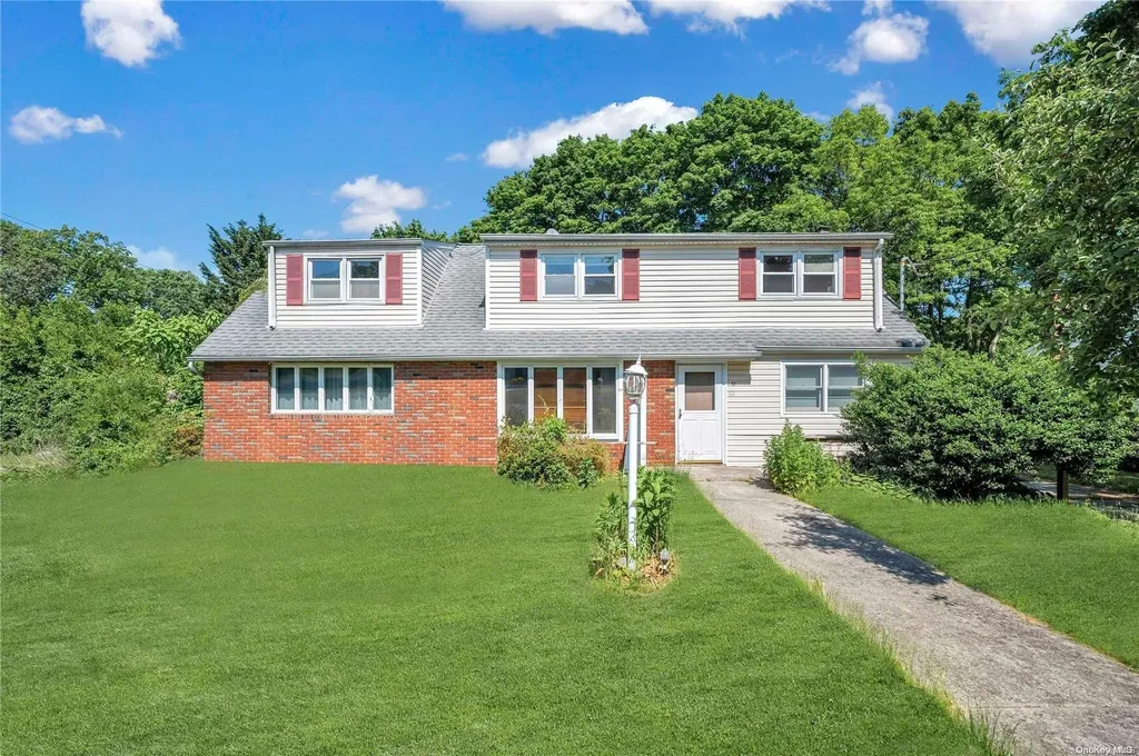 17 Avenue A Holbrook NY 11741