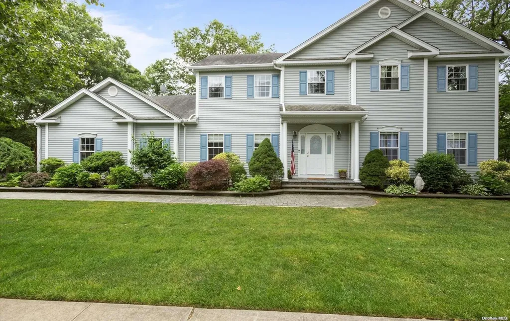 6 Grant Avenue Smithtown NY 11787