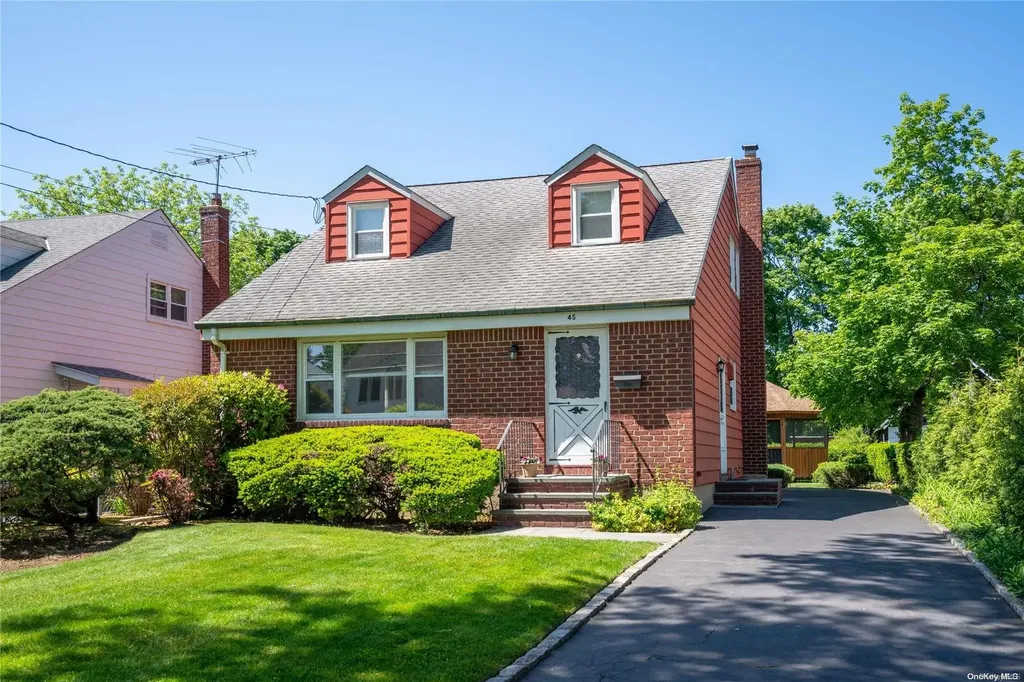 45 Netz Place Albertson NY 11507