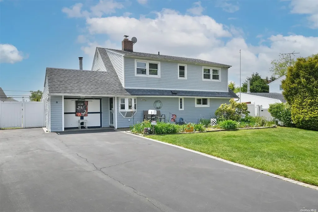 8 Elves Lane Levittown NY 11756