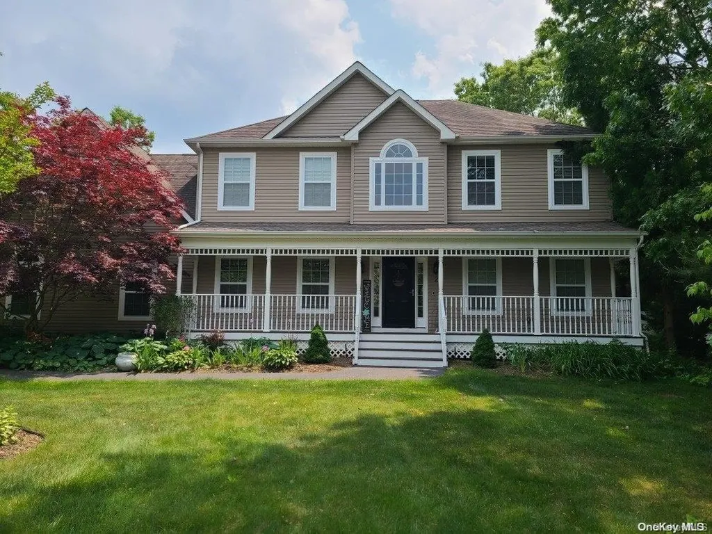 2 Greystone Court Manorville NY 11949