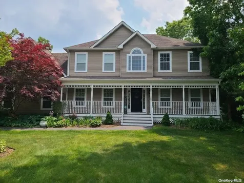2 Greystone Court Manorville NY 11949