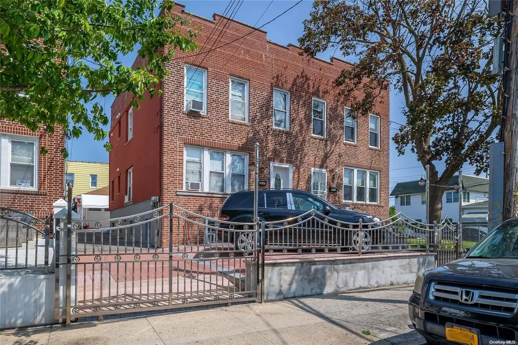 2867 Dewey Avenue Bronx NY 10465