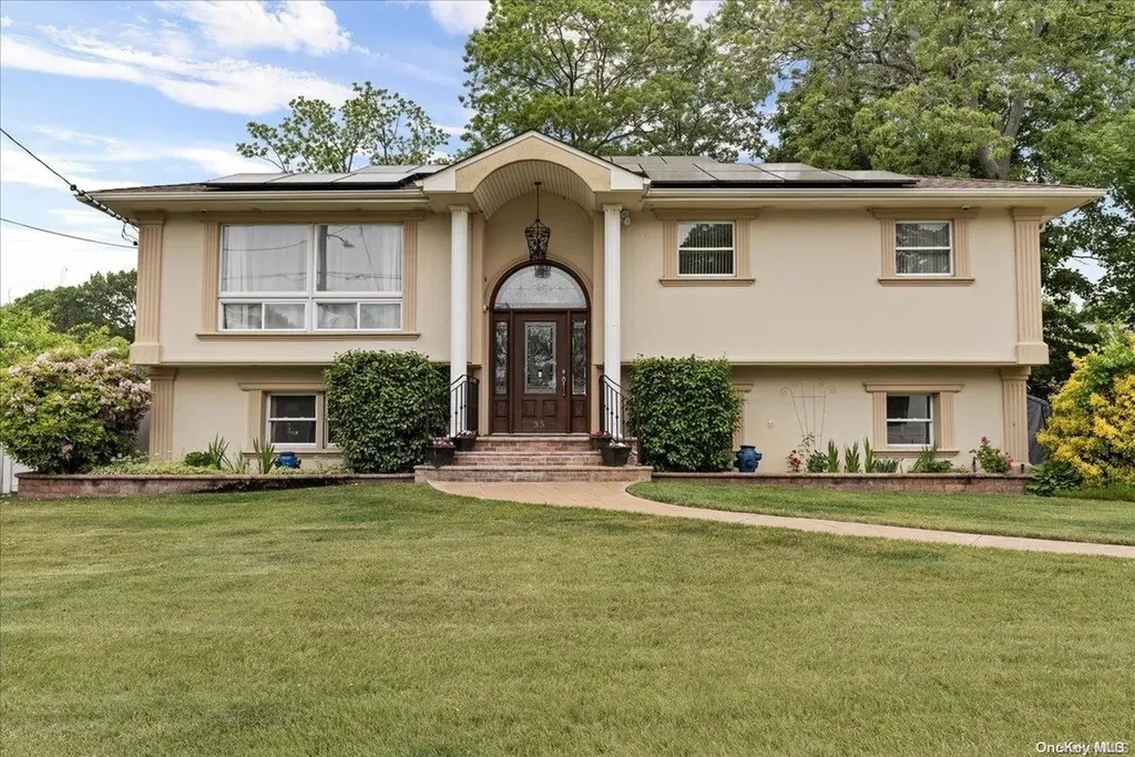35 Sword Street West Babylon NY 11704