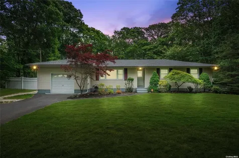 125 Silas Carter Road Manorville NY 11949
