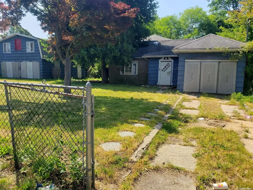 20 Dowsing Avenue Bay Shore NY 11706
