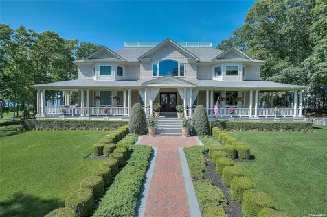 10995 N Bayview Road Southold NY 11971