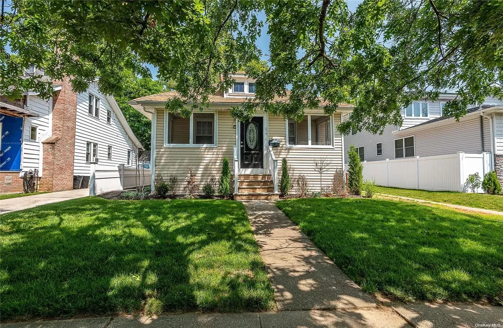 86 Commonwealth Avenue Merrick NY 11566