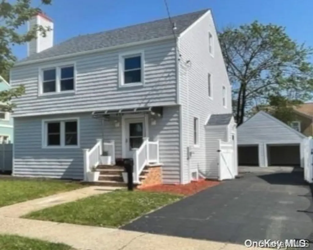 83 Windsor Parkway Hempstead NY 11550
