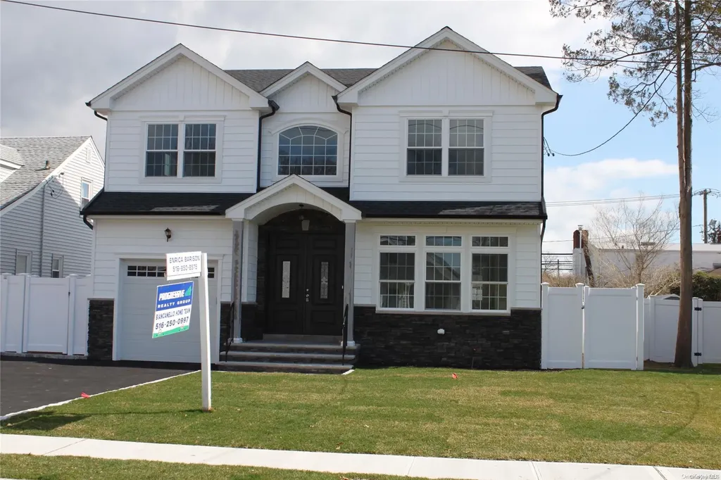 20 Thomas Street Merrick NY 11566
