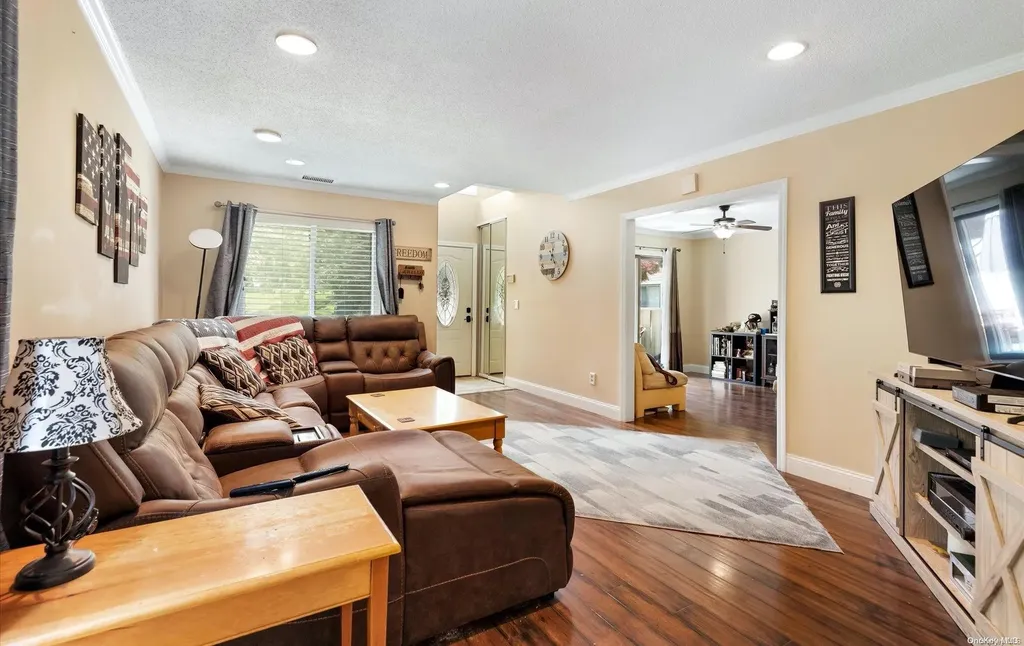 1016 Skyline Drive Coram NY 11727