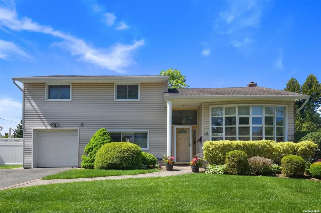 12 Coronet Lane Plainview NY 11803