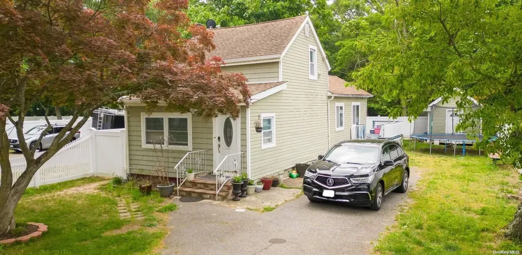 220 Gunther Avenue Bay Shore NY 11706