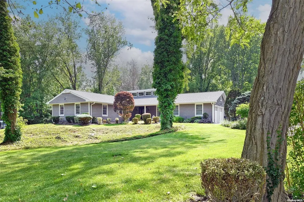 4 Truxton Road Dix Hills NY 11746