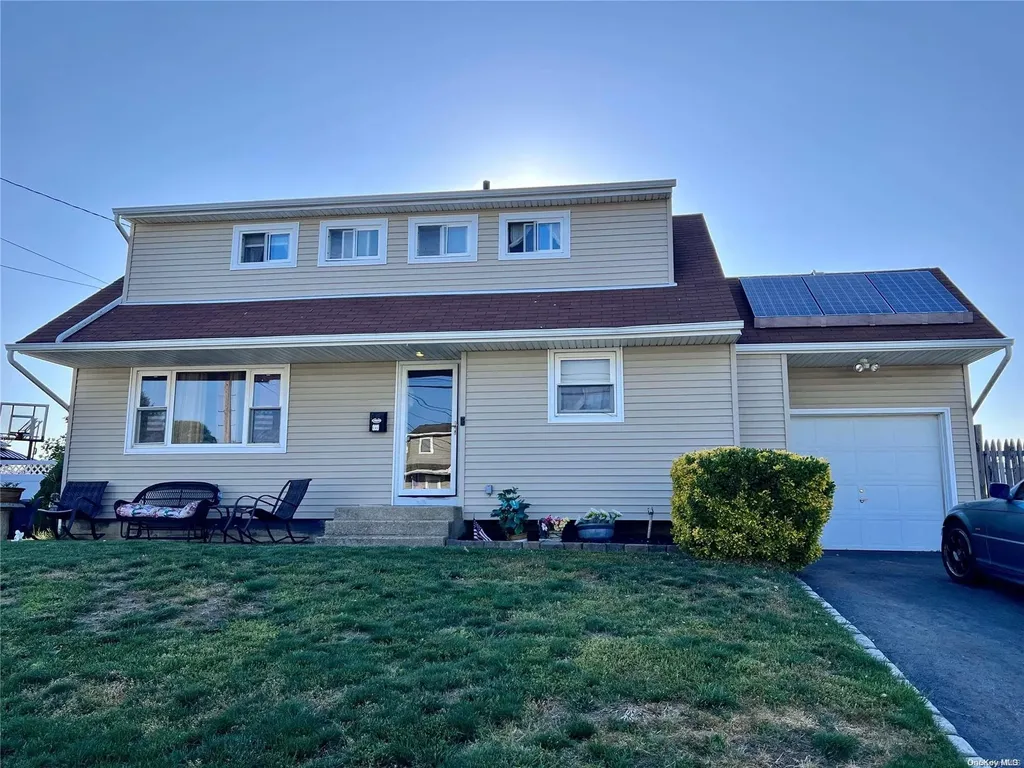 646 Everdell Avenue West Islip NY 11795