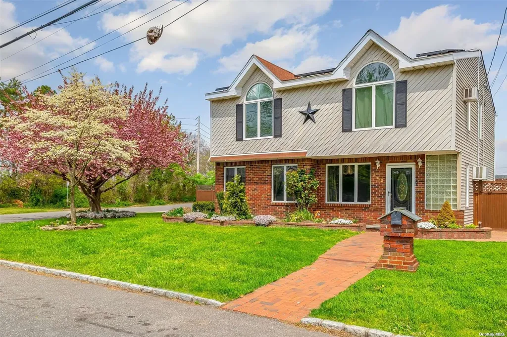 462 48th Street Lindenhurst NY 11757
