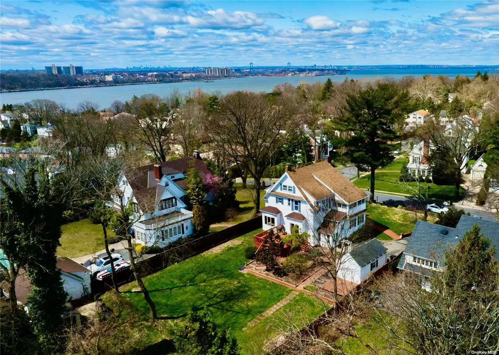 26 Cherry Street Douglaston NY 11363