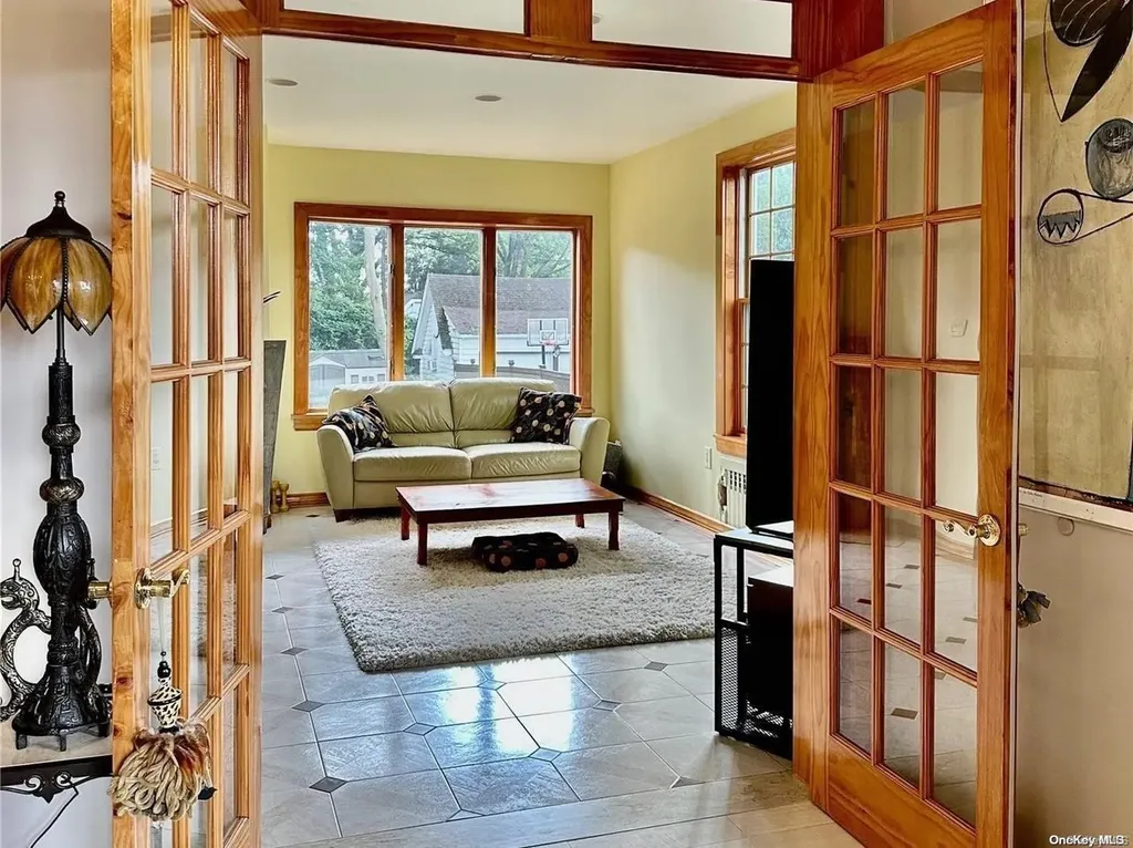 26 Cherry Street Douglaston NY 11363