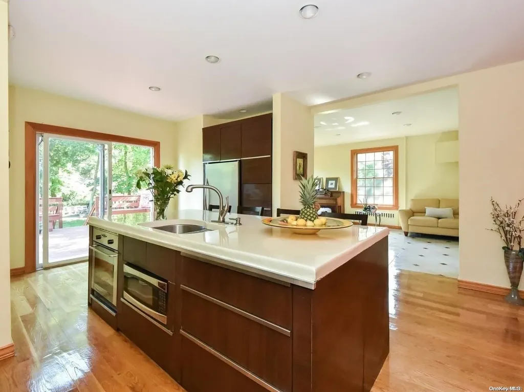 26 Cherry Street Douglaston NY 11363