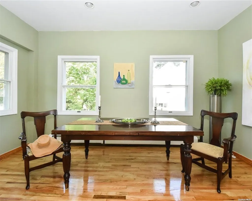 26 Cherry Street Douglaston NY 11363