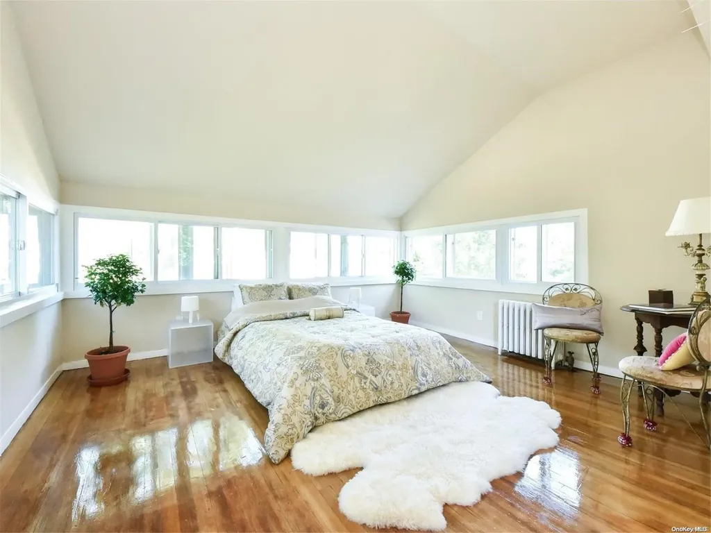 26 Cherry Street Douglaston NY 11363