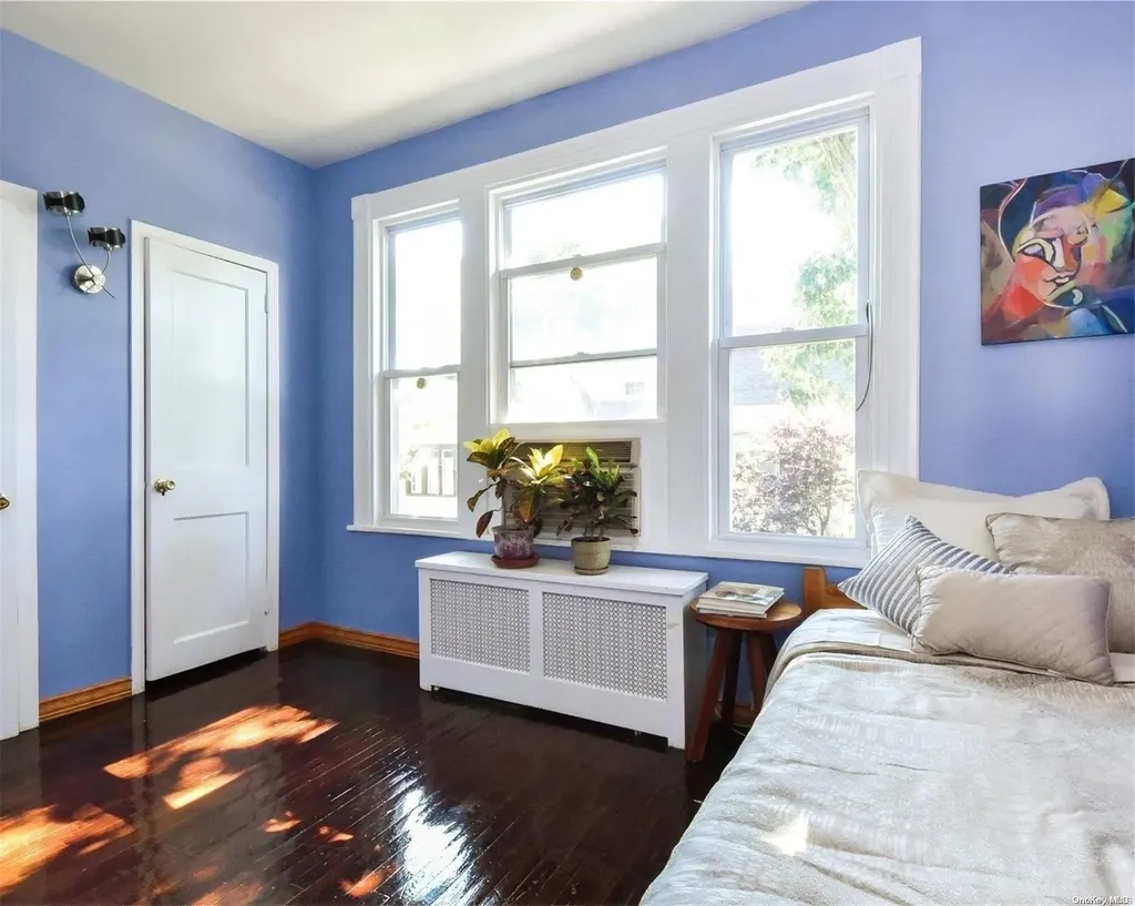 26 Cherry Street Douglaston NY 11363