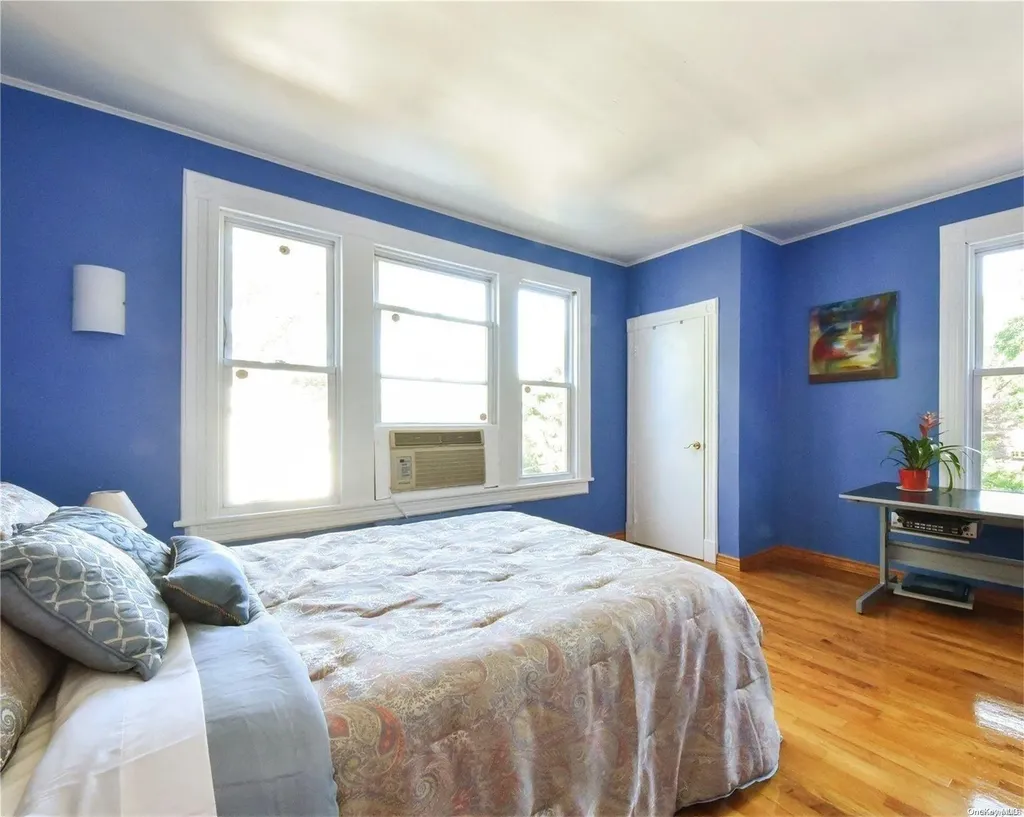 26 Cherry Street Douglaston NY 11363
