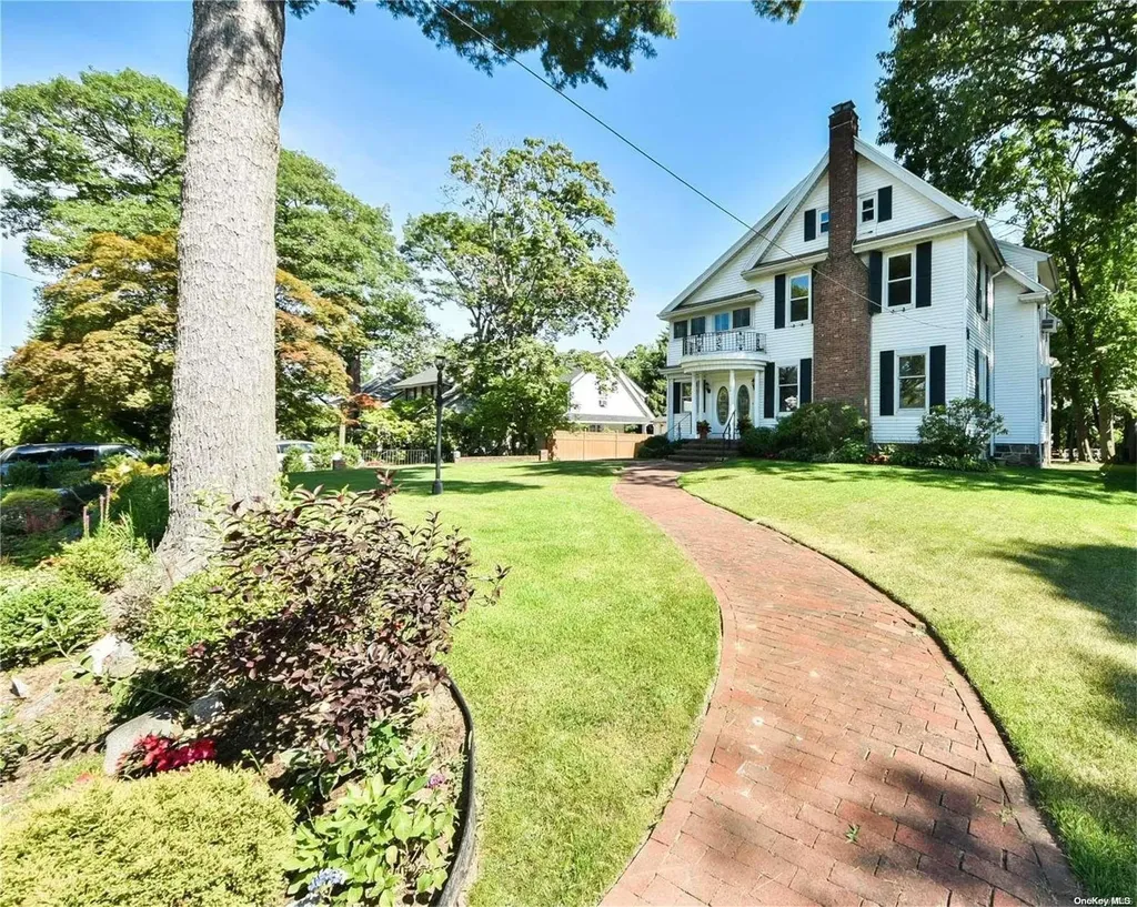 26 Cherry Street Douglaston NY 11363