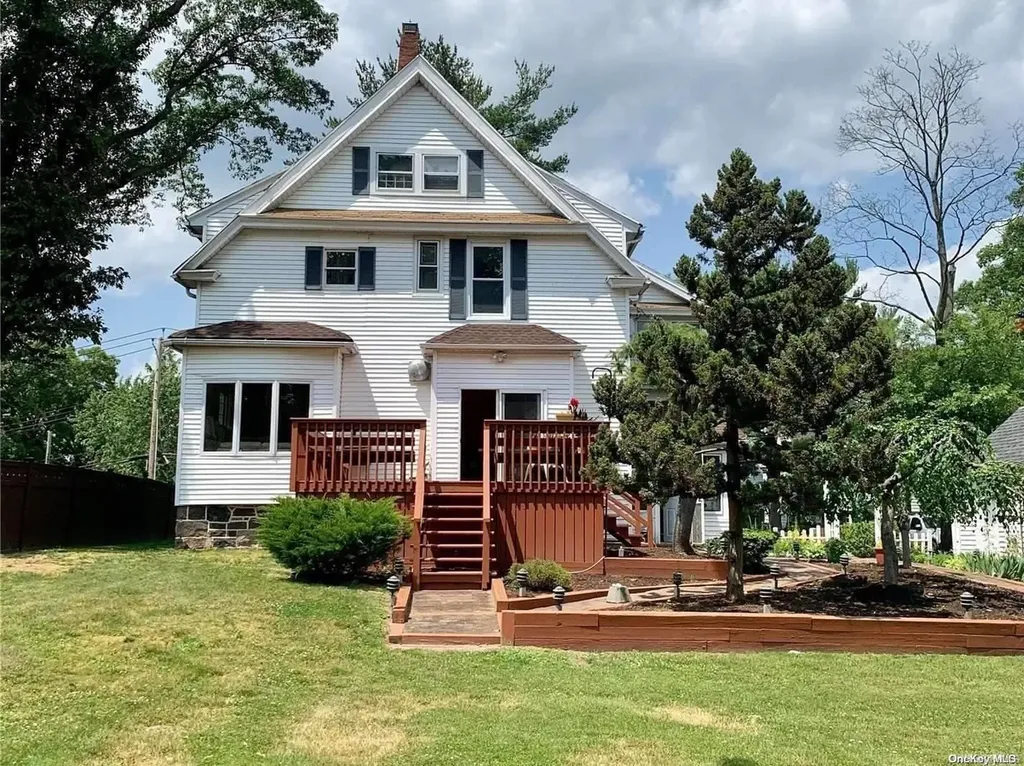 26 Cherry Street Douglaston NY 11363