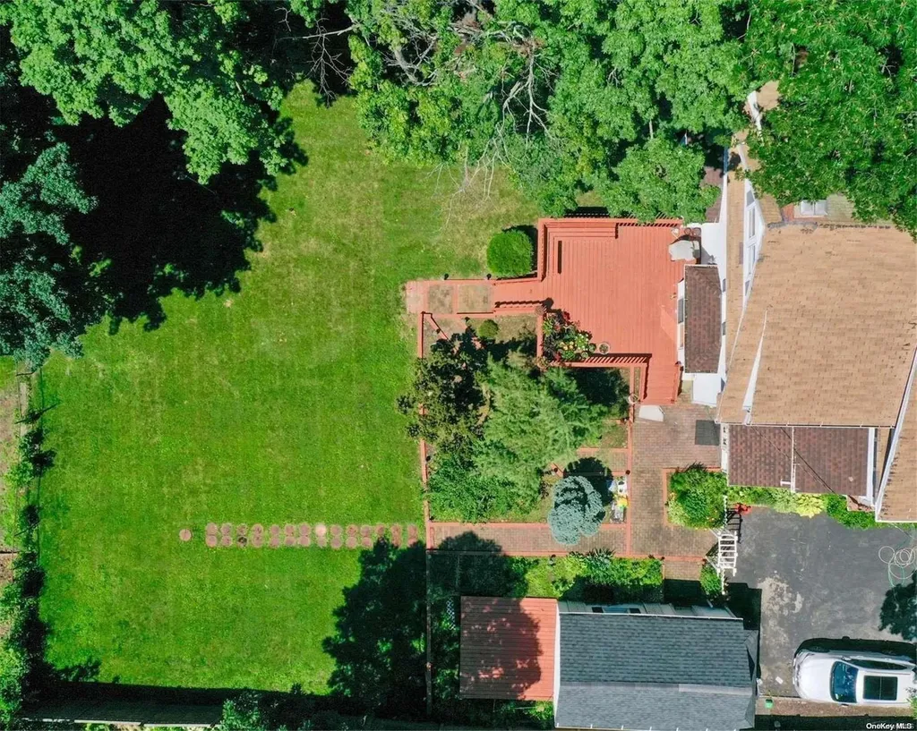 26 Cherry Street Douglaston NY 11363