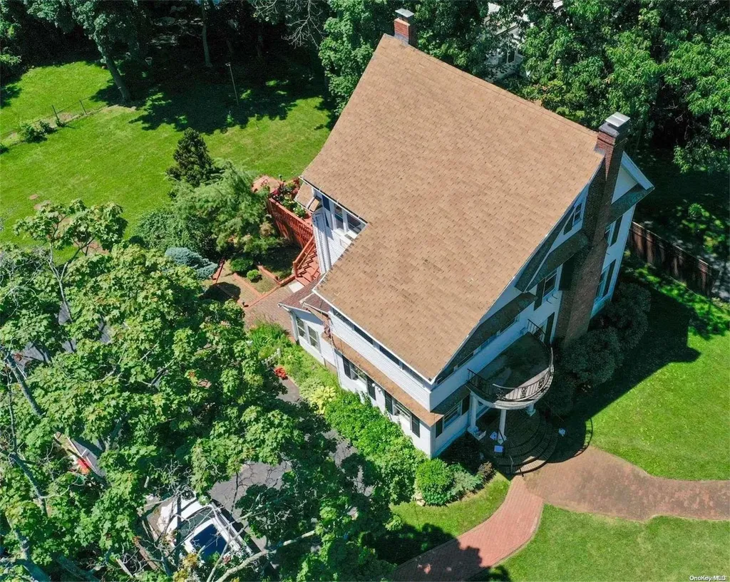 26 Cherry Street Douglaston NY 11363