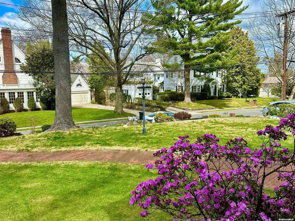 26 Cherry Street Douglaston NY 11363
