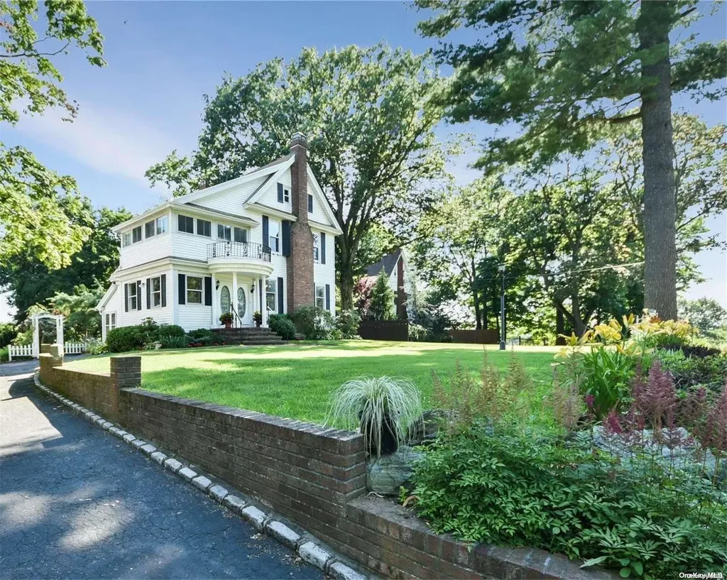 26 Cherry Street Douglaston NY 11363