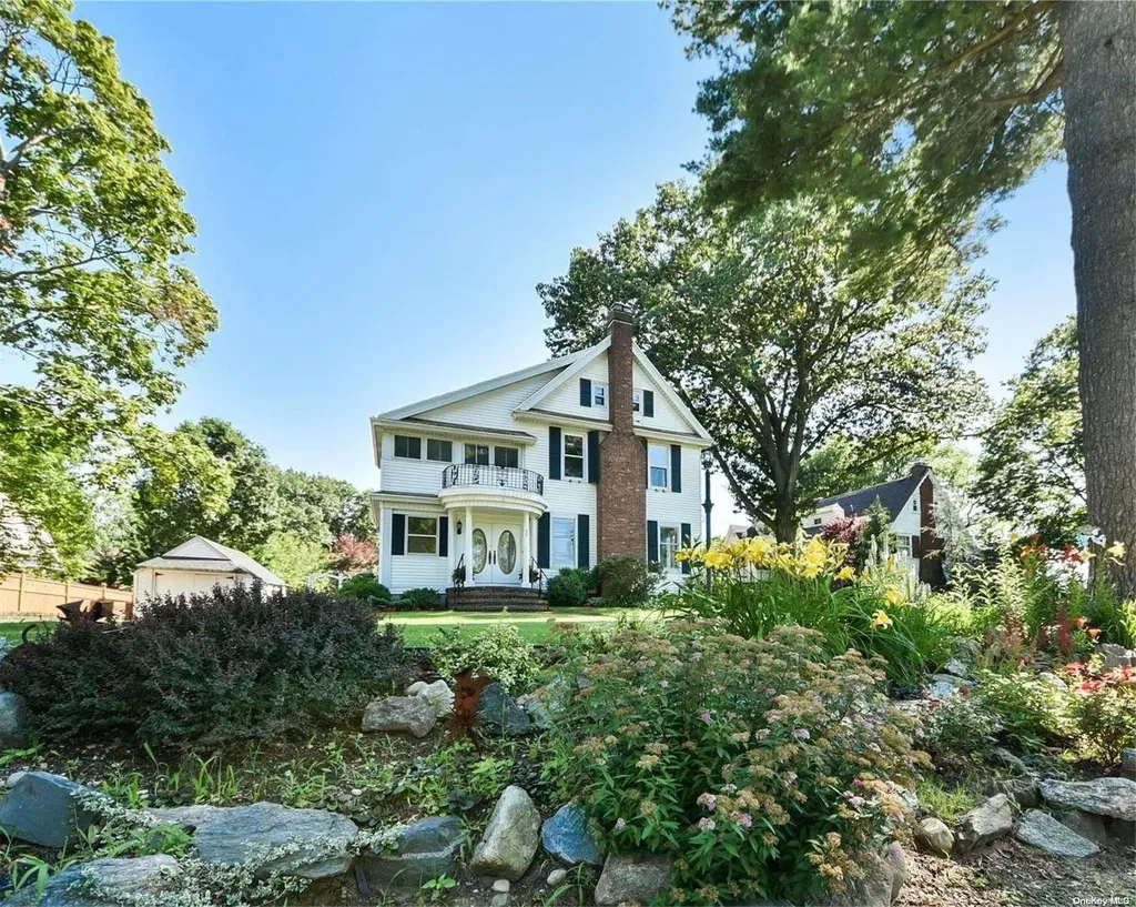 26 Cherry Street Douglaston NY 11363