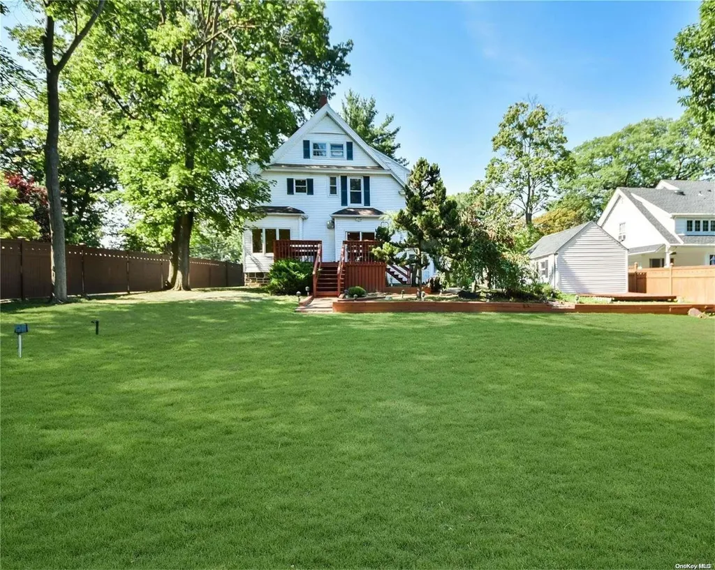 26 Cherry Street Douglaston NY 11363
