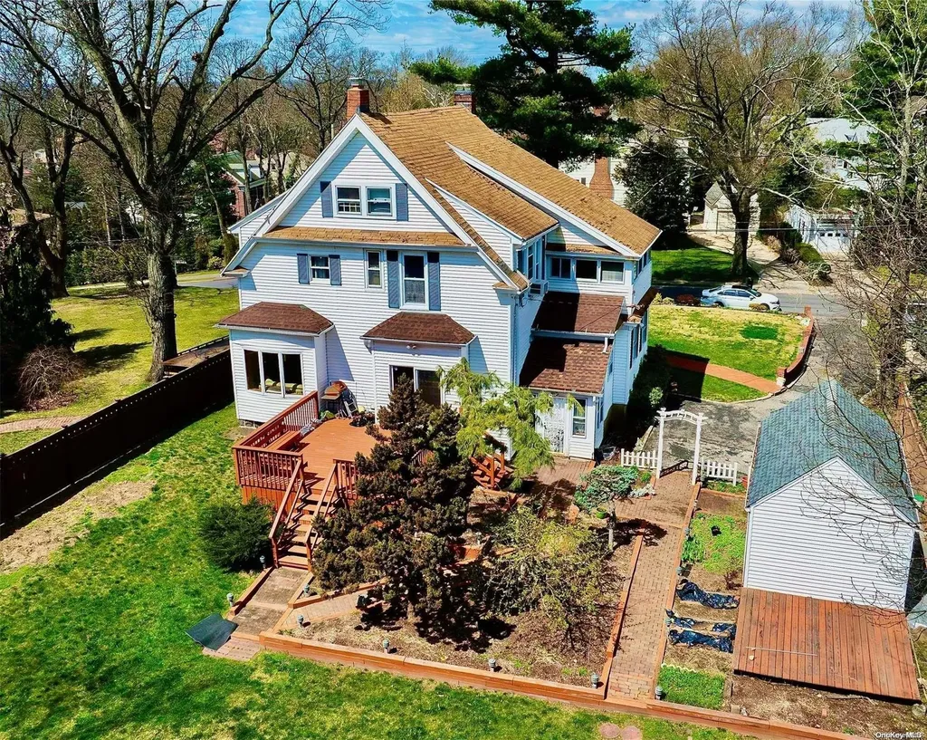 26 Cherry Street Douglaston NY 11363