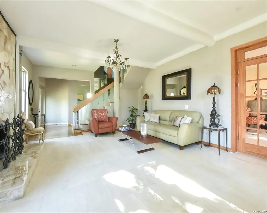 26 Cherry Street Douglaston NY 11363