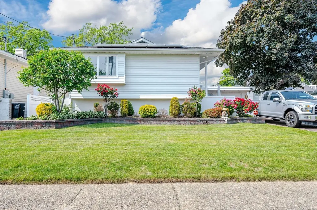110 Elaine Drive Oceanside NY 11572