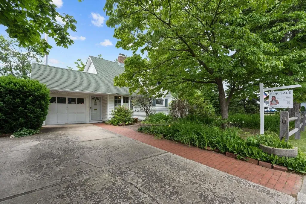 2 Hunter Lane Levittown NY 11756