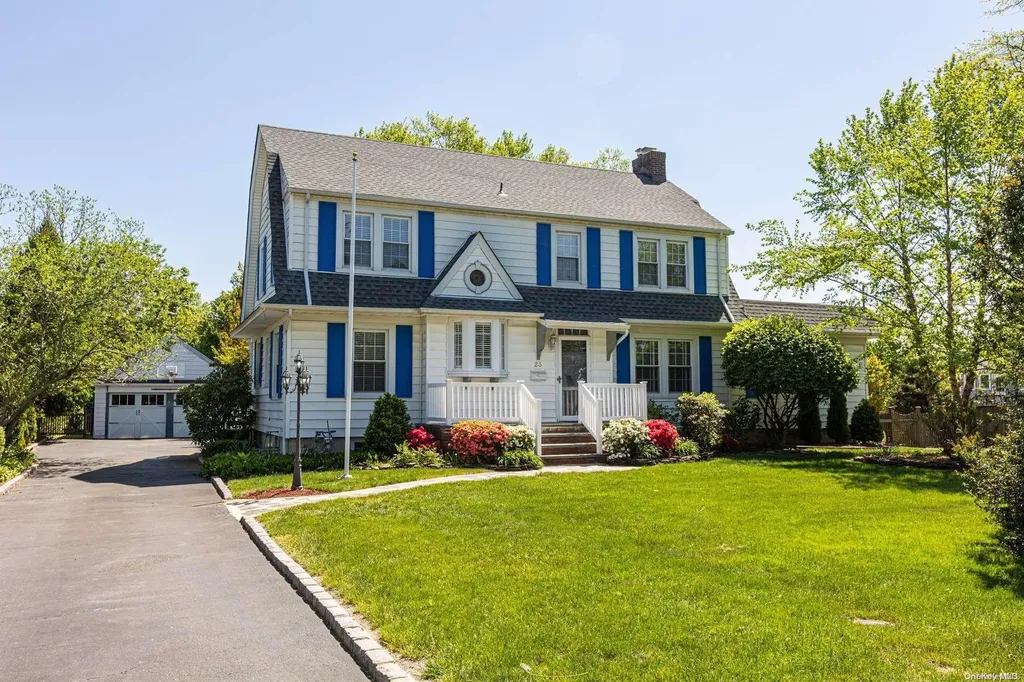 23 Mowbray Avenue Bay Shore NY 11706