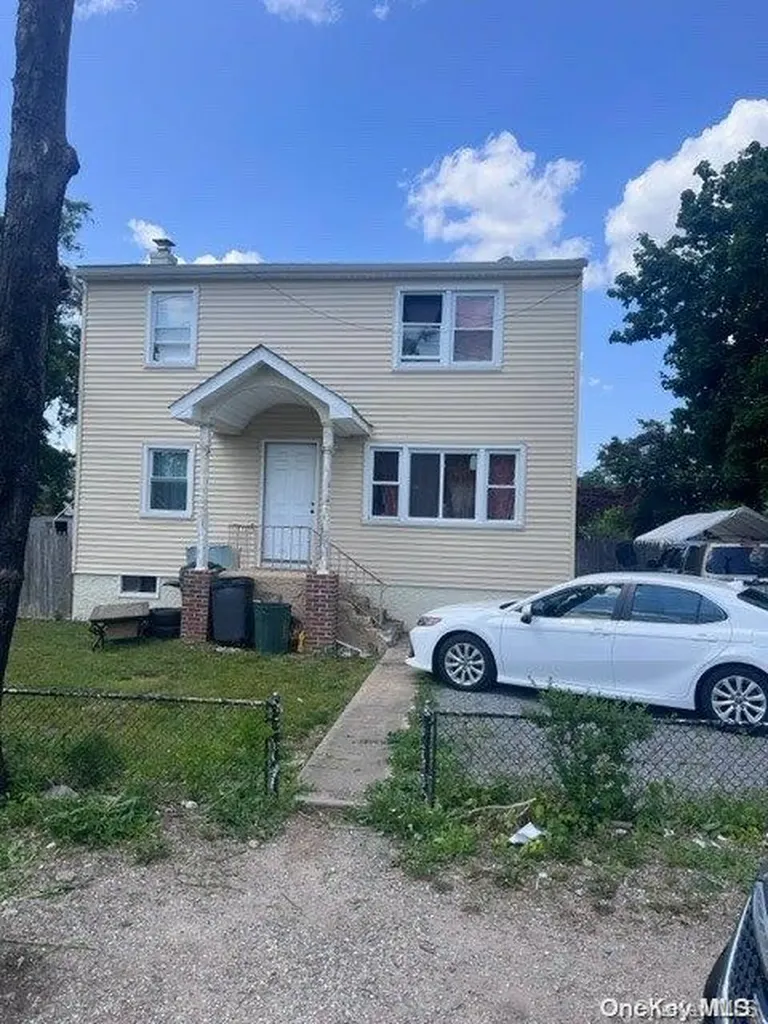 37 Fairtown Road Bay Shore NY 11706
