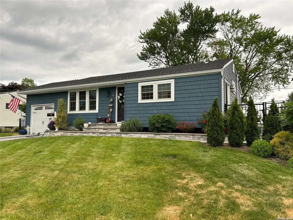 9 Huntsman Lane Commack NY 11725